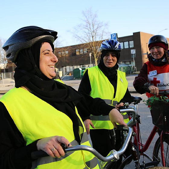 Att cykla är inte bara bra för hälsan. Det kan också vara ett sätt att lättare komma in i det svenska samhället. Följ med till vår cykelskola i Malmö.