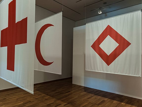Röda korset, röda halvmånen och röda kristallen