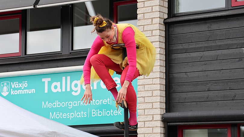 En artist från Clowner utan Gränser i Växjö 12 april 2025