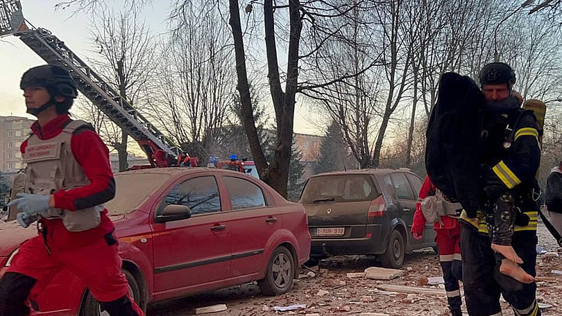 Explosion Röda Korset hjälper.