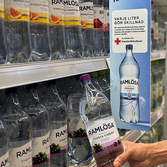 Ramlösa säljer till förmån för Röda Korset