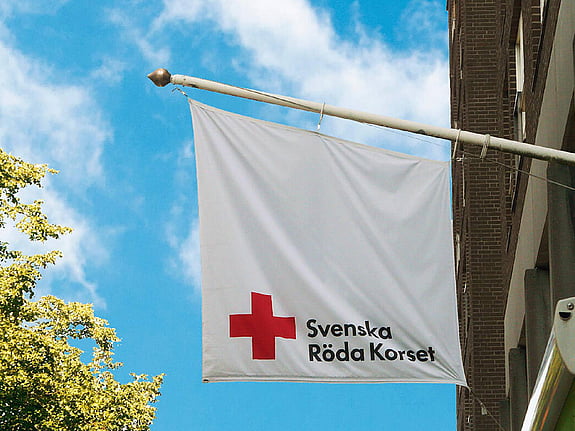 En rödakors-flagga Olofström kommun