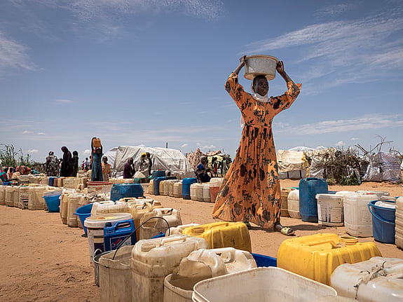 Kvinna på flykt i Sudan i flyktingläger.