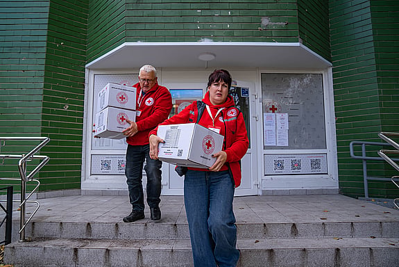 rödakorsare vid hjälpcenter